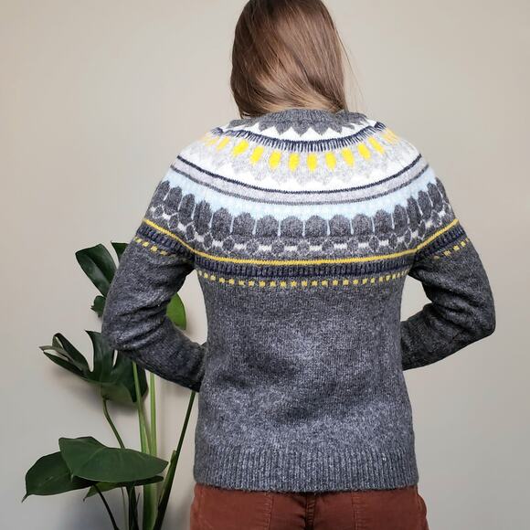 NWT Gap Gray White Circular Fair Isle Nordic Crewneck Sweater Womens XSmall - Picture 3 of 6